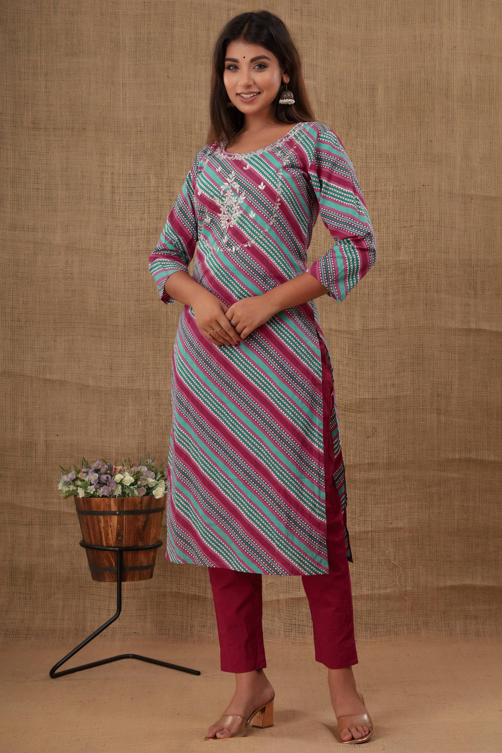 Kaajh Women's Maroon Lahariya Cotton Kurta Pant Set - Distacart