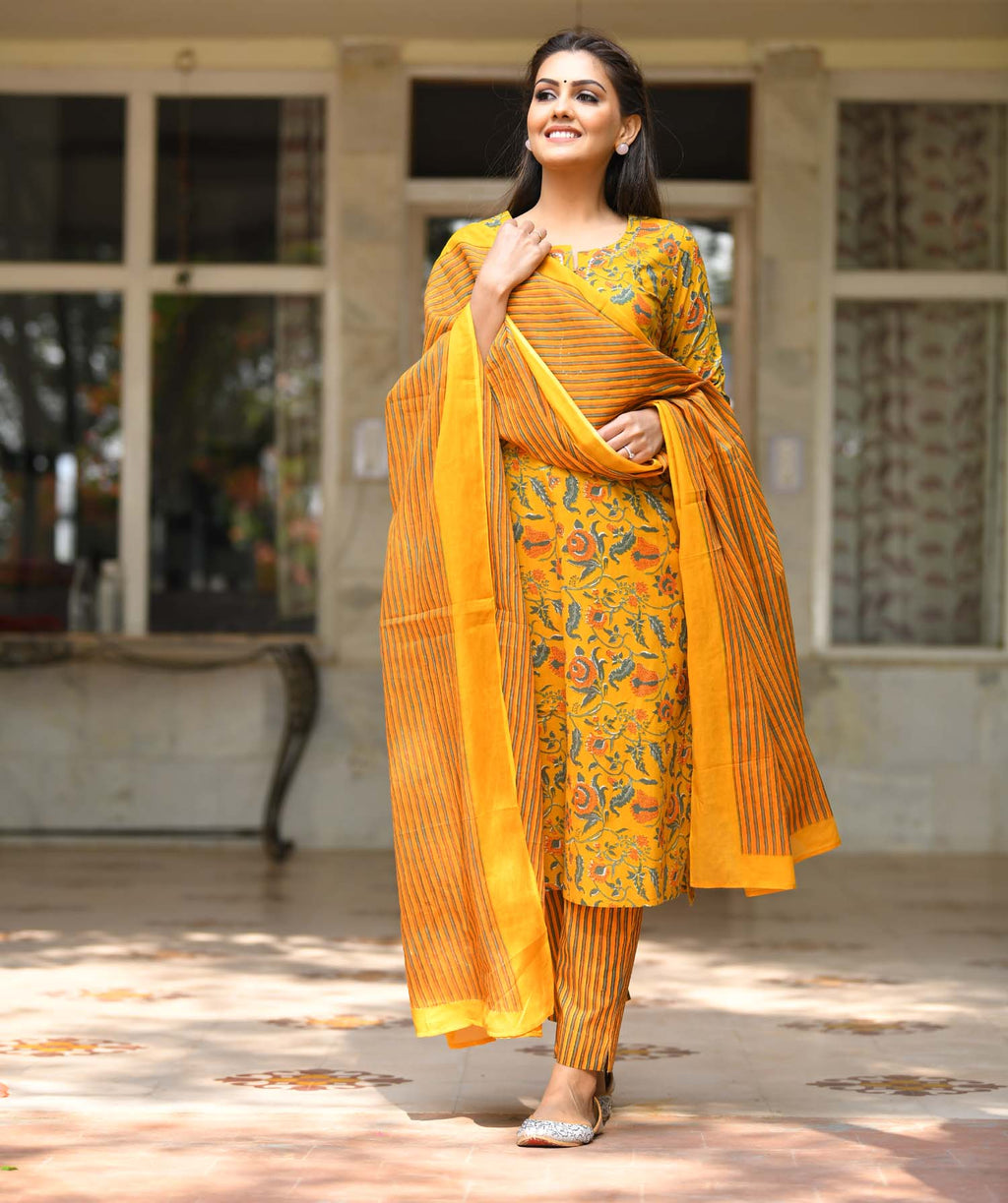 Kaajh Women's Yellow Floral Print Suit Set - Distacart