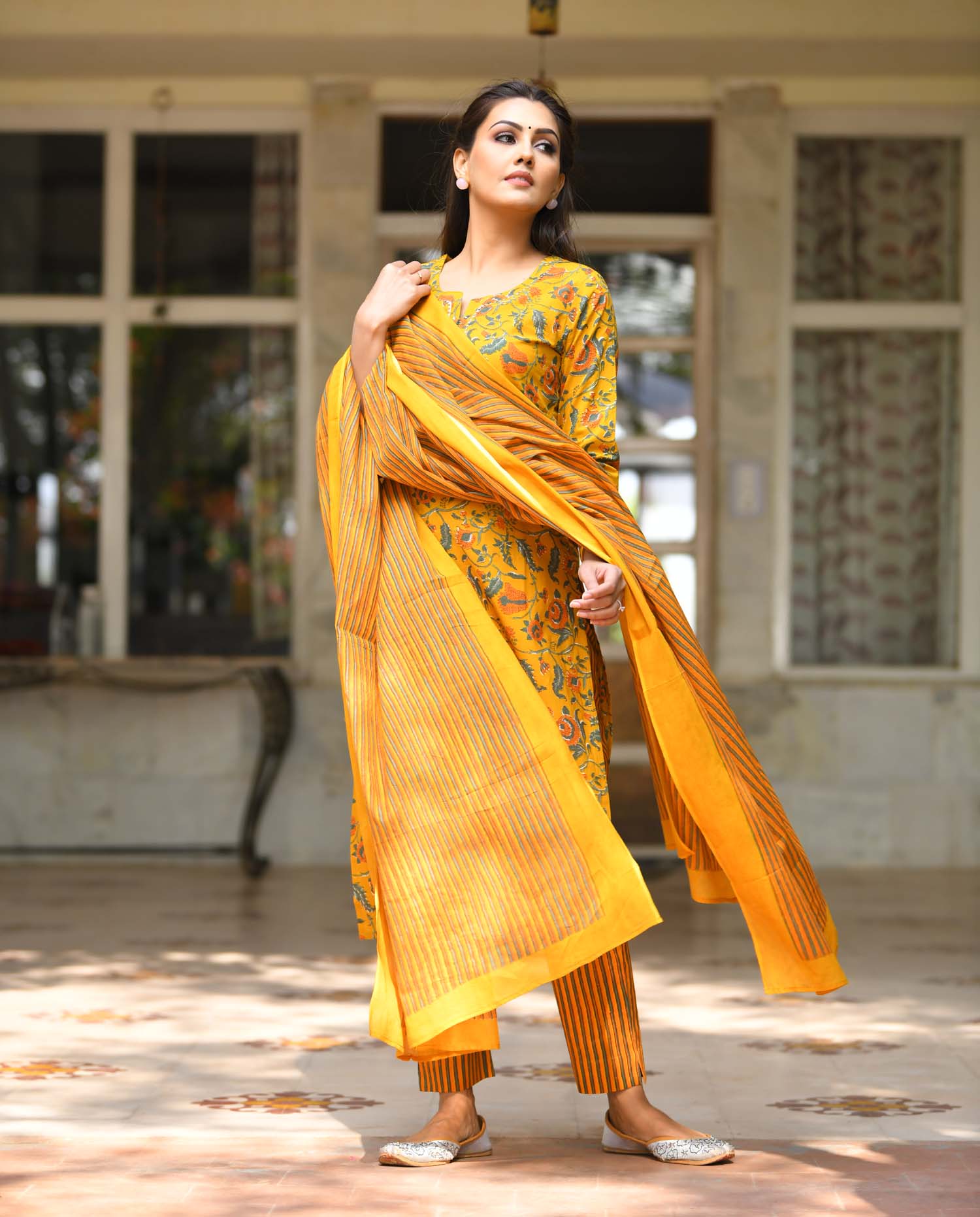 Kaajh Women's Yellow Floral Print Suit Set - Distacart