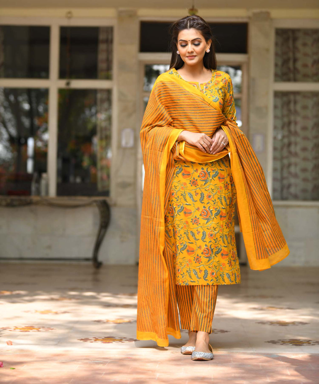 Kaajh Women's Yellow Floral Print Suit Set - Distacart