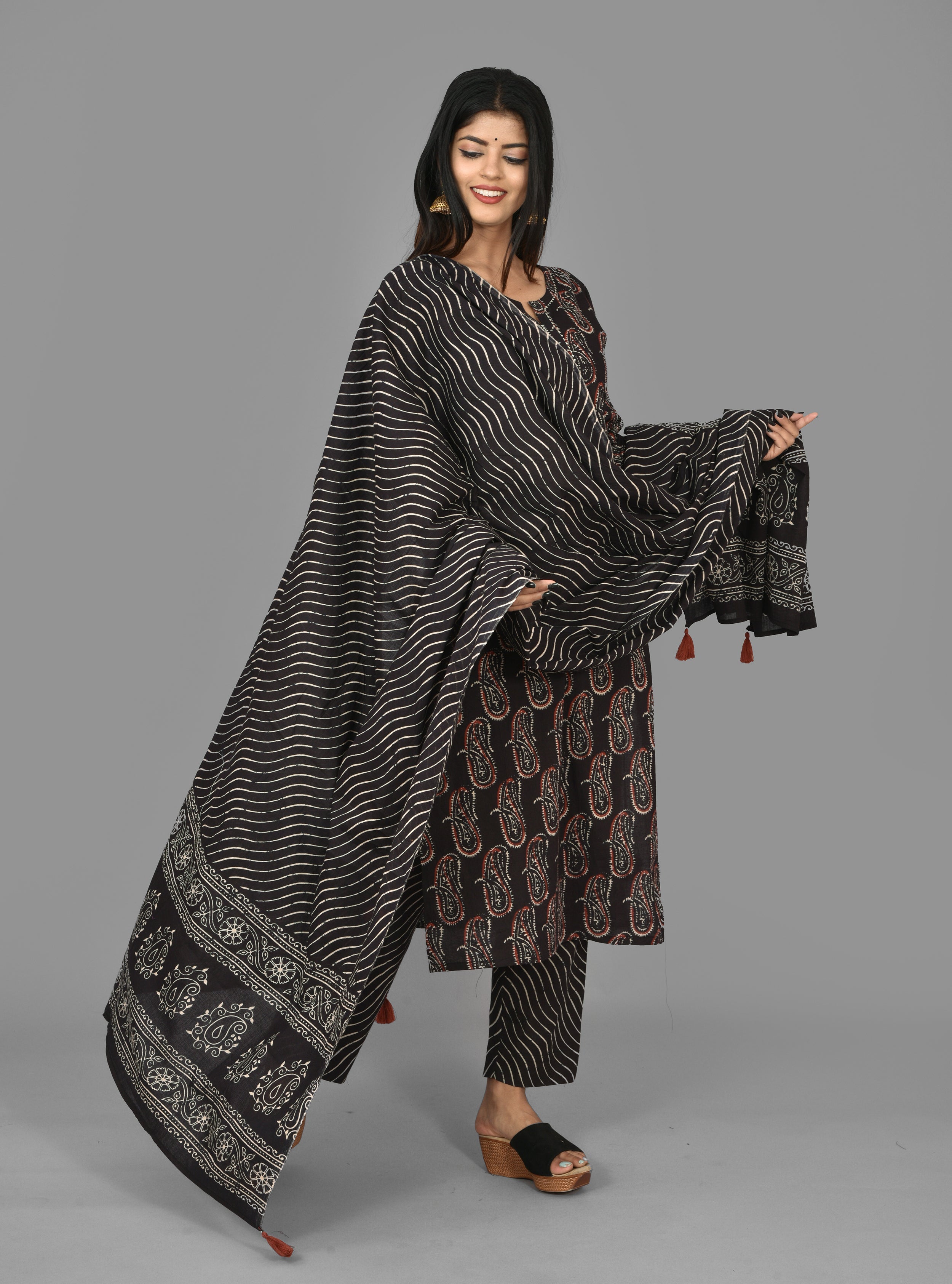 Kaajh Women's Black Paisley Print Cotton Suit Set - Distacart