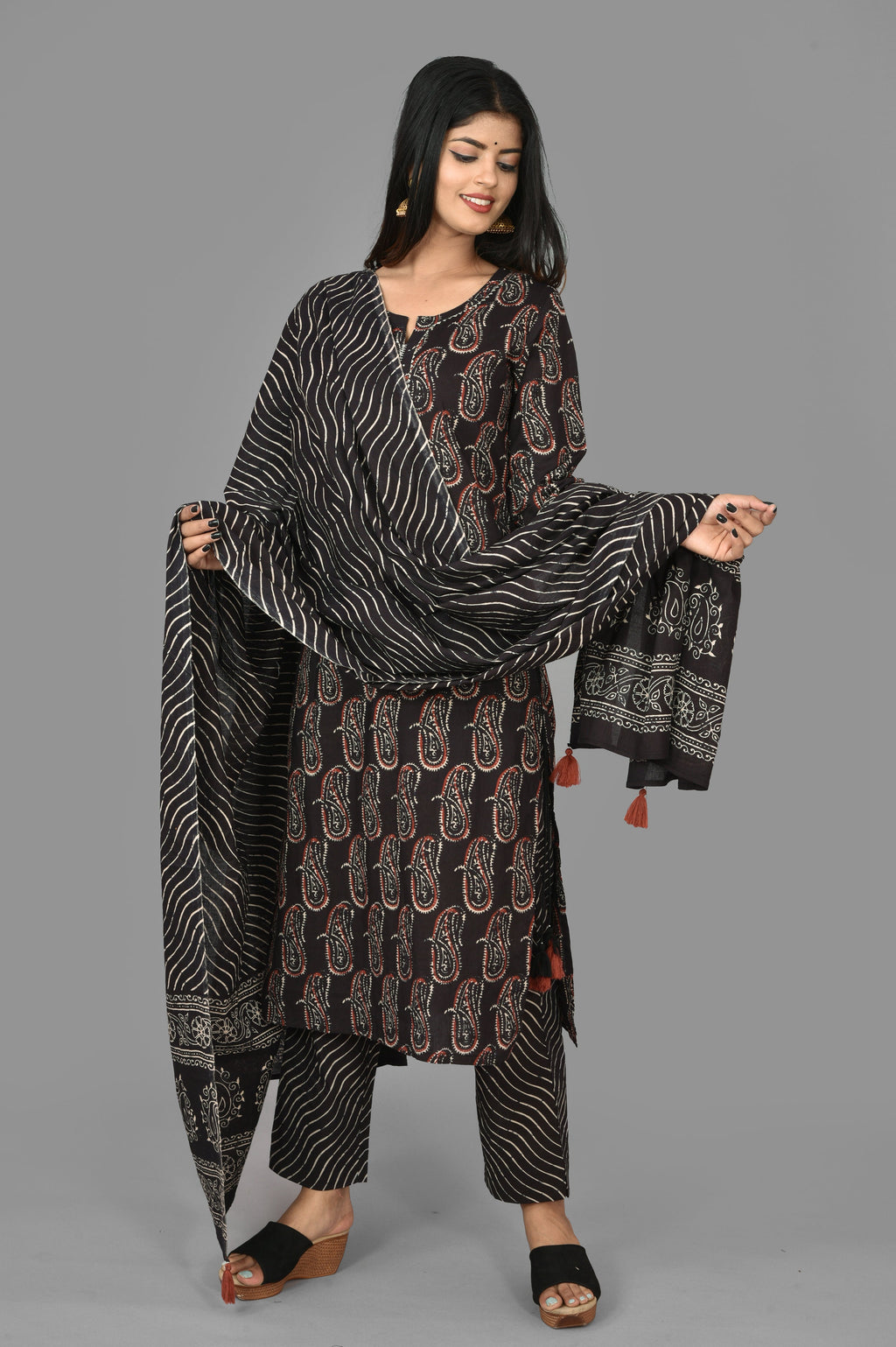 Kaajh Women's Black Paisley Print Cotton Suit Set - Distacart