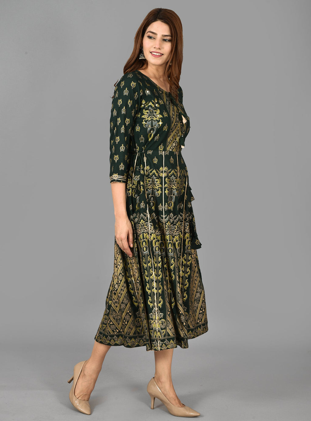 Kaajh Women's Green Gold Print Rayon Kurta - Distacart