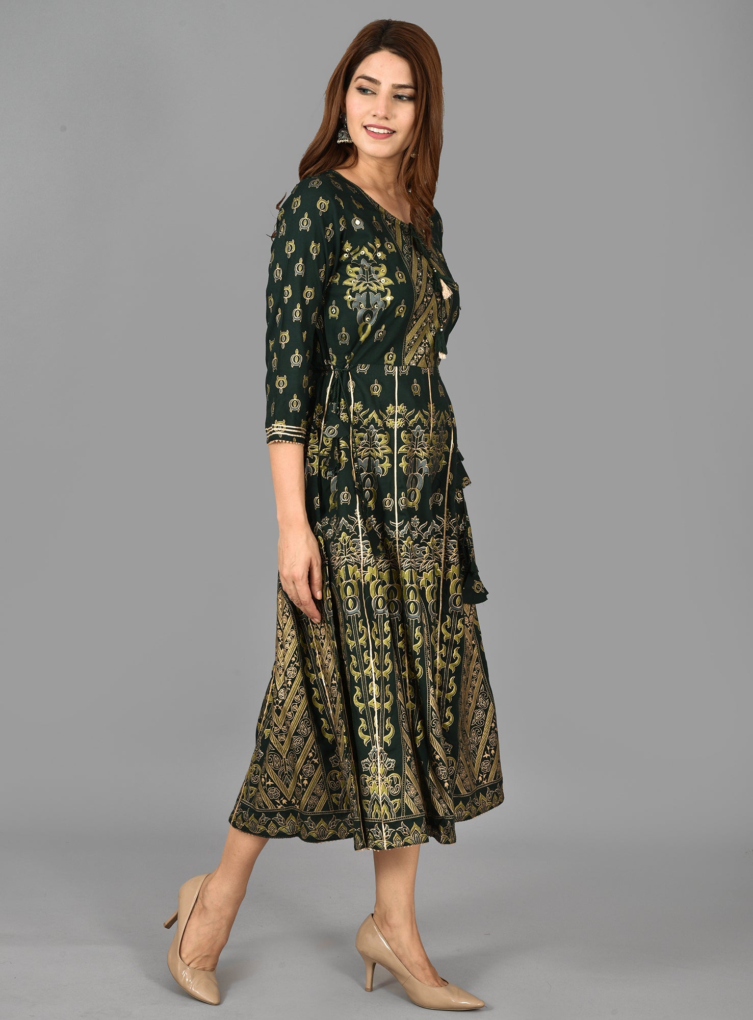 Kaajh Women's Green Gold Print Rayon Kurta - Distacart