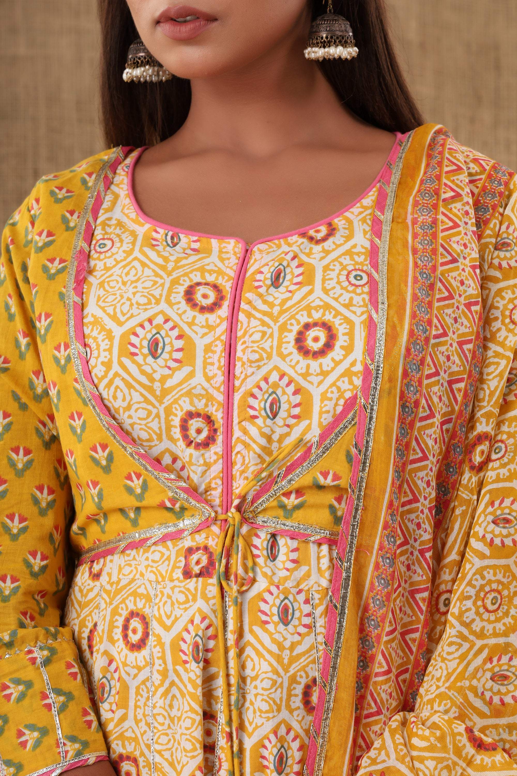 Kaajh Women's Yellow Embellishment Printed Suit Set - Distacart
