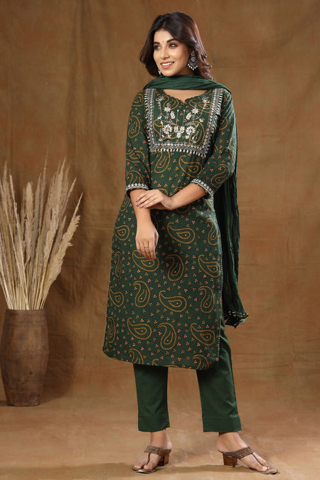 Kaajh Women's Green Bandhej Embroidery Suit Set