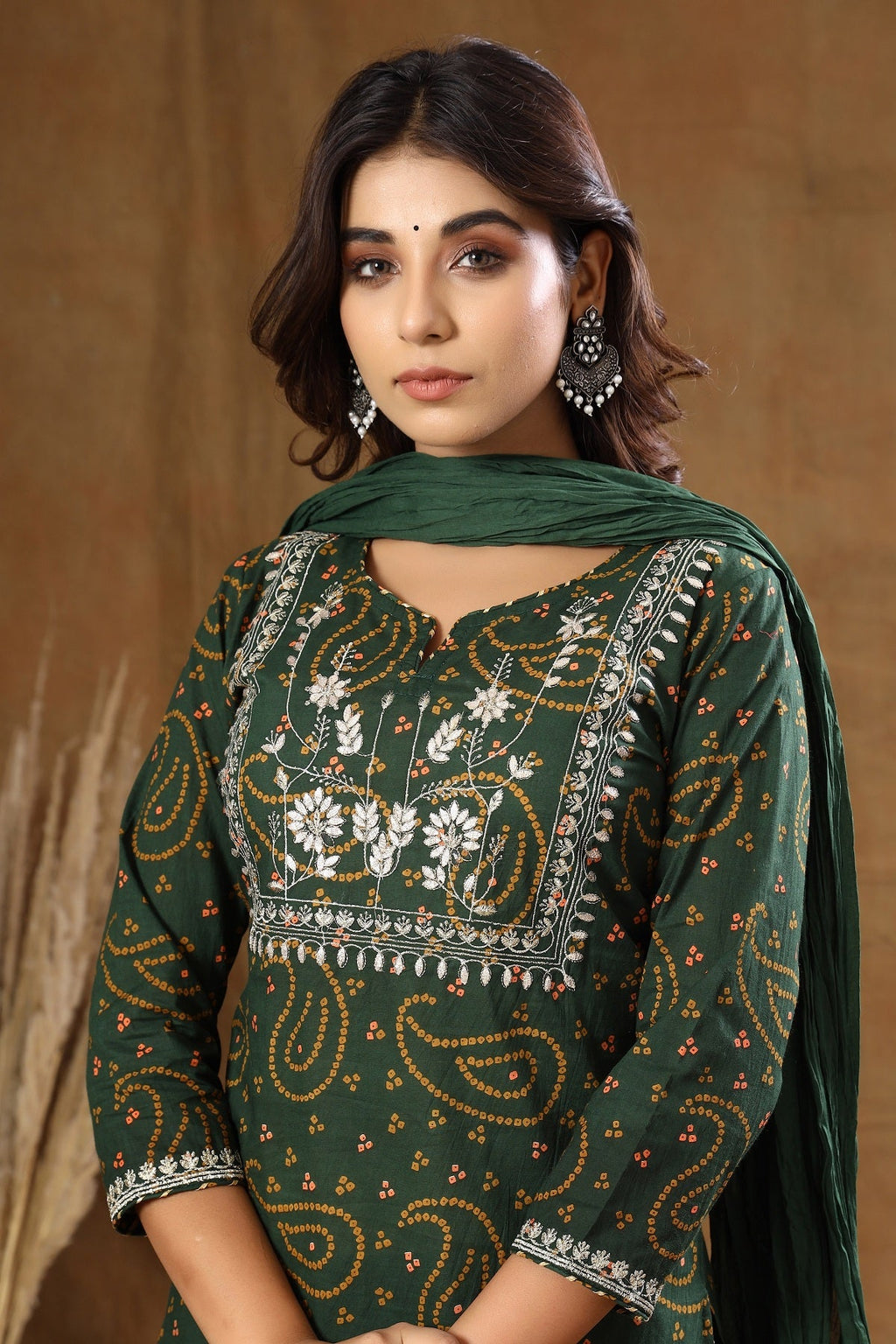 Kaajh Women's Green Bandhej Embroidery Suit Set - Distacart