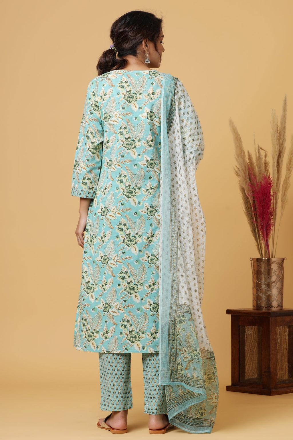 Kaajh Women's Green Mirror Embroidered Suit Set - Distacart