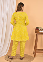 Kaajh Women's Yellow Floral Printed Mini Kurta Pant Set - Distacart