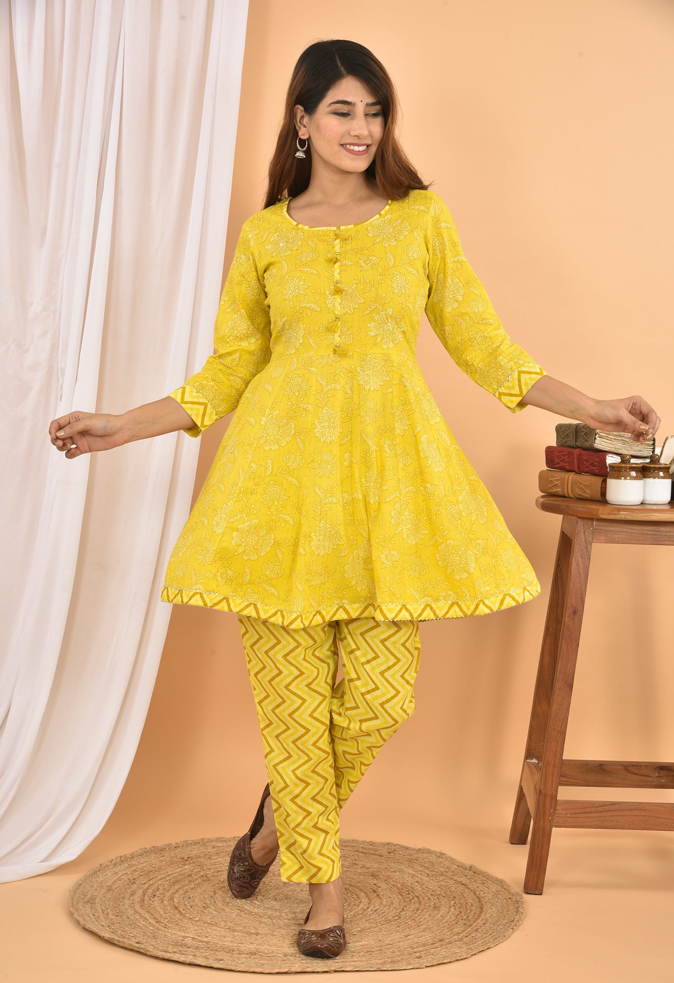 Kaajh Women's Yellow Floral Printed Mini Kurta Pant Set - Distacart