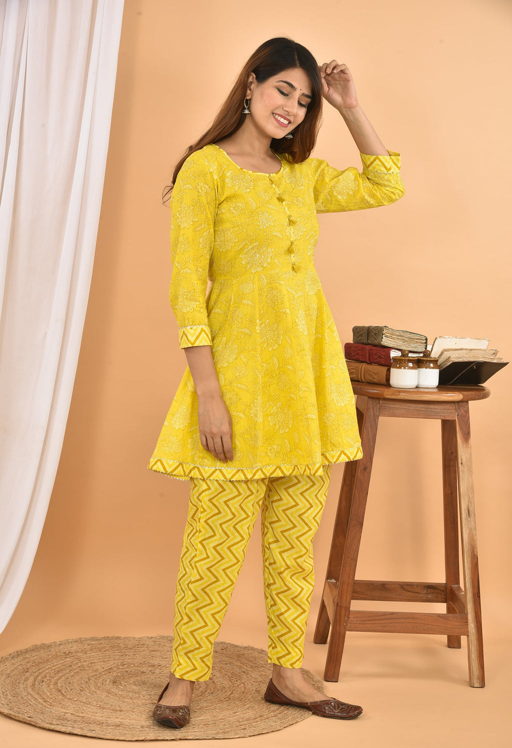 Kaajh Women's Yellow Floral Printed Mini Kurta Pant Set - Distacart
