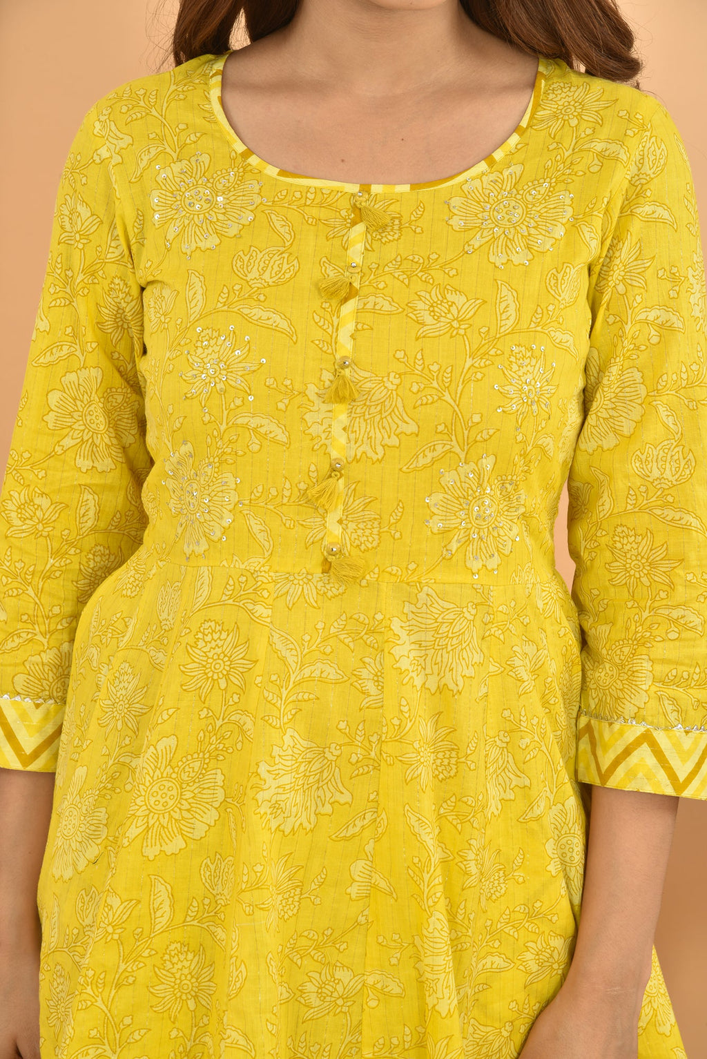 Kaajh Women's Yellow Floral Printed Mini Kurta Pant Set - Distacart