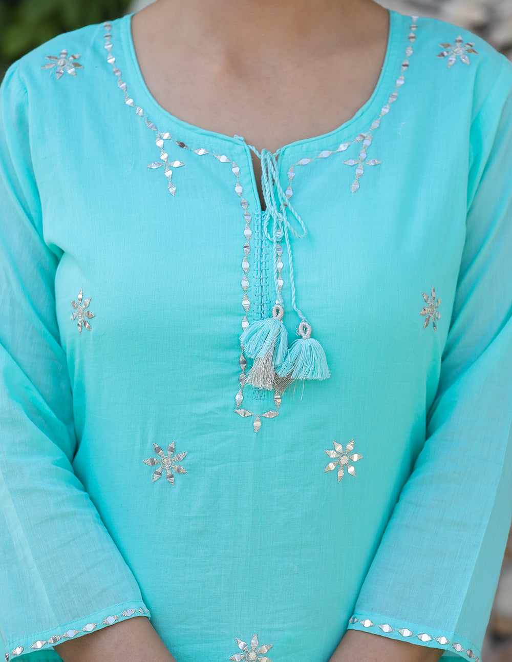 Kaajh Woman's Green Mirror Embellished Cotton Kurta Pant And Dupatta Set - Distacart