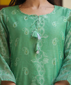 Kaajh Women's Green Printed Chanderi Kurta Set With Pant And Dupatta - Distacart