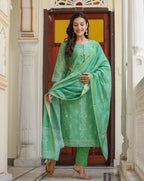 Kaajh Women's Green Printed Chanderi Kurta Set With Pant And Dupatta - Distacart