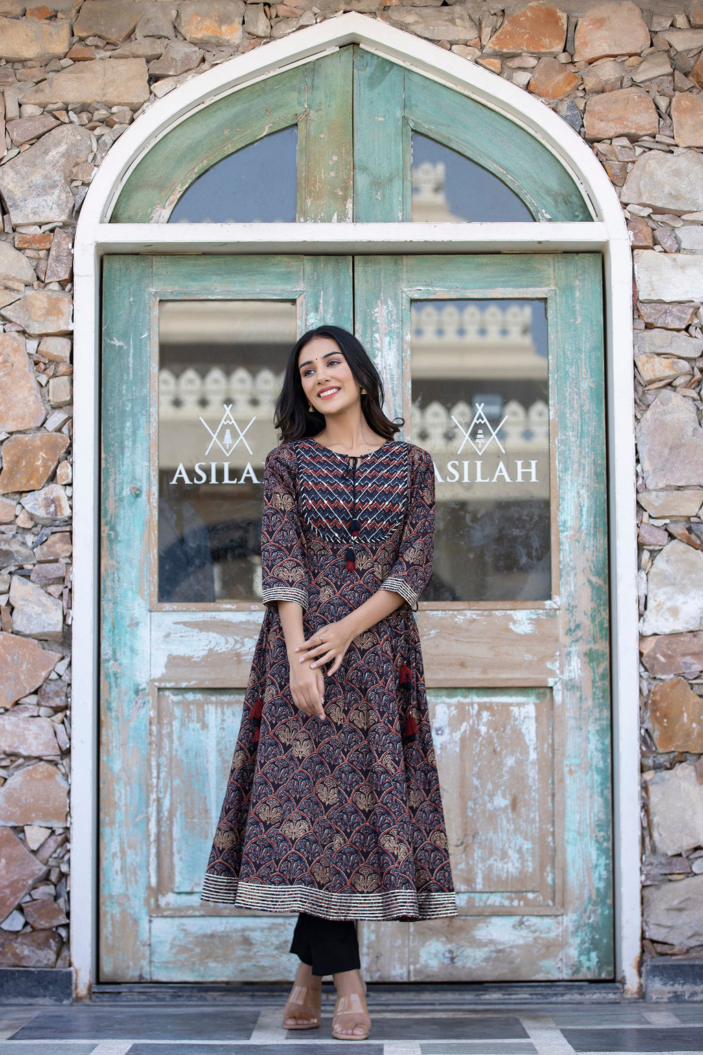 Kaajh Women's Navy Blue Printed Cotton Kurta Pant Set - Distacart