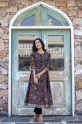 Kaajh Women's Navy Blue Printed Cotton Kurta Pant Set - Distacart