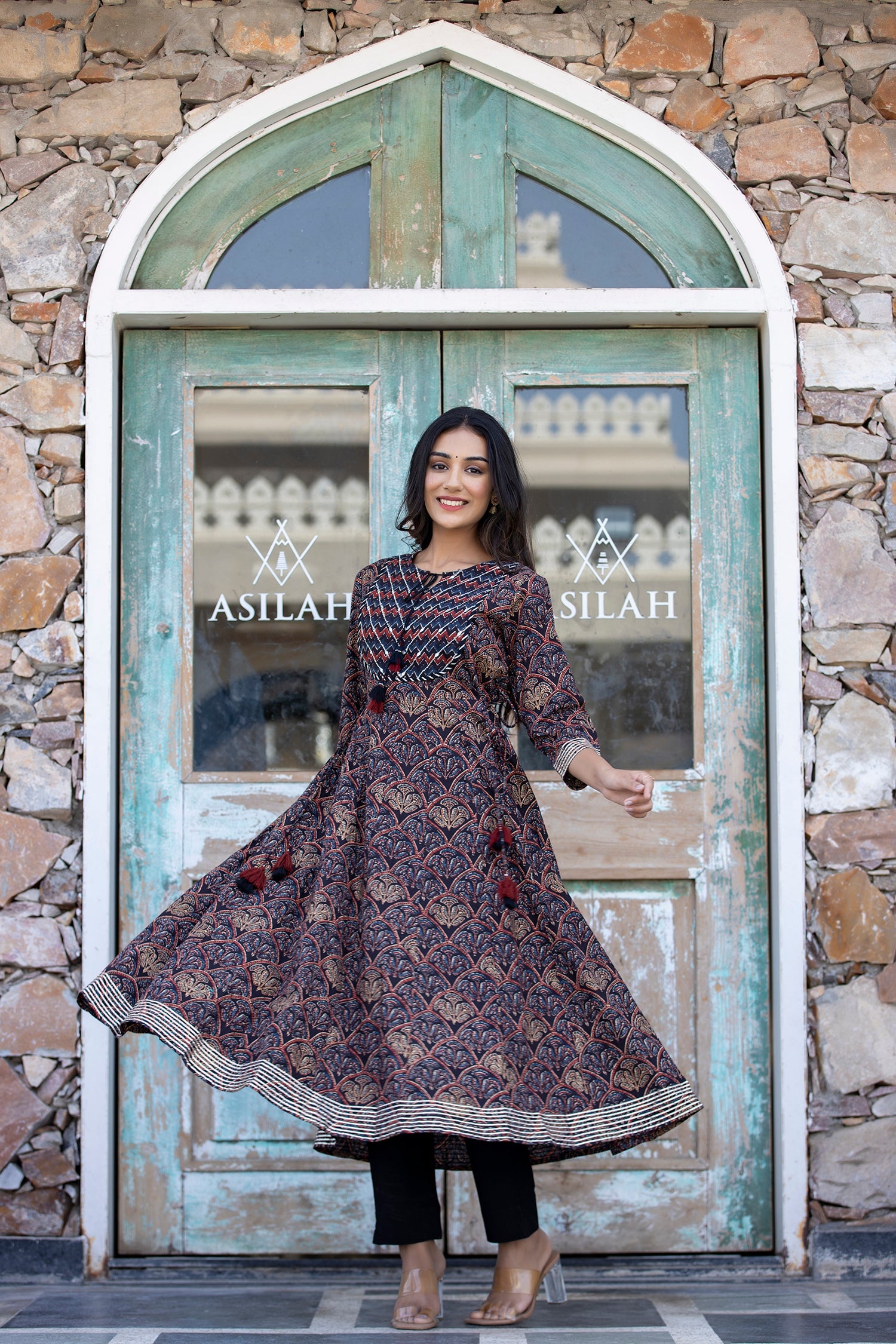Kaajh Women's Navy Blue Printed Cotton Kurta Pant Set - Distacart