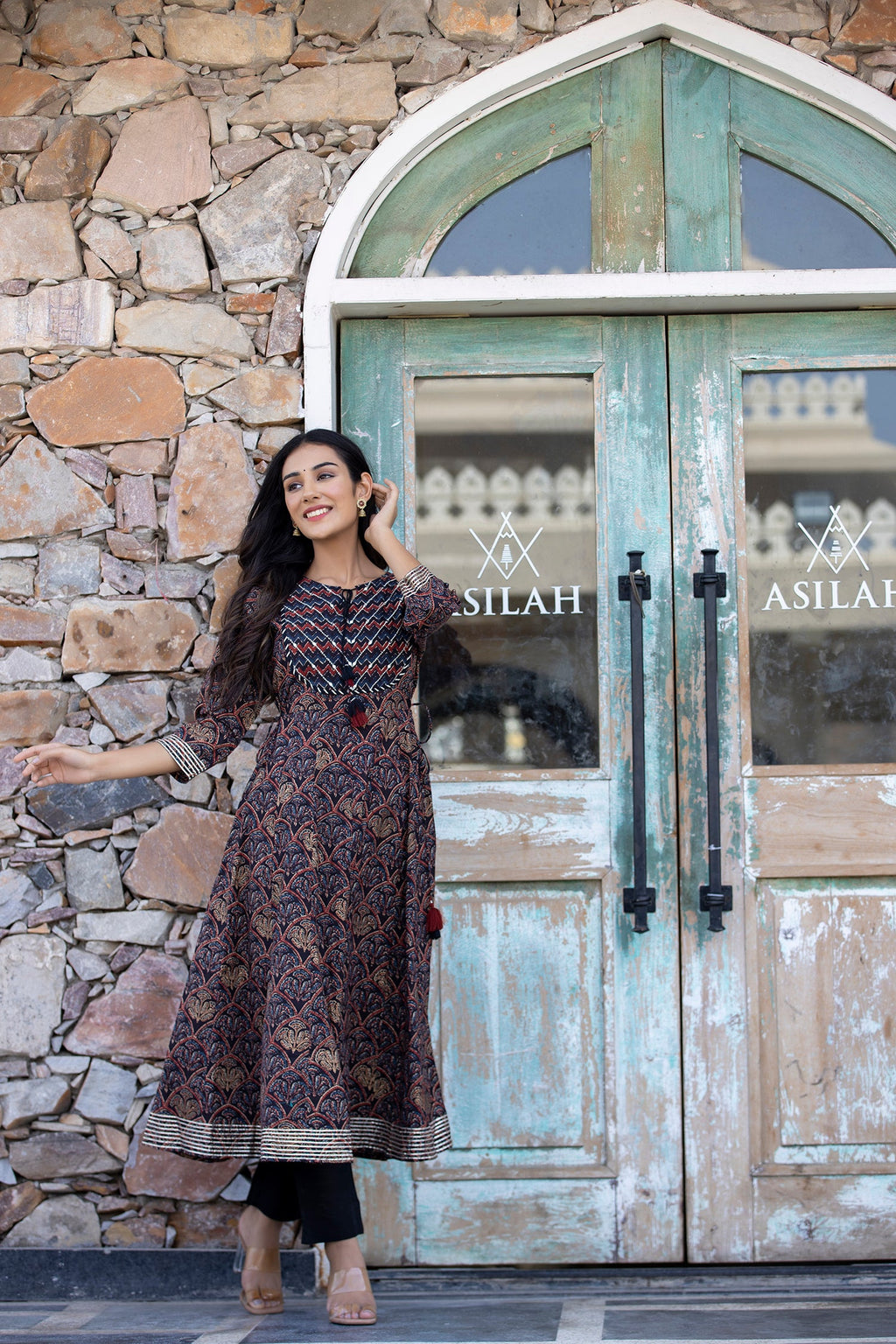 Kaajh Women's Navy Blue Printed Cotton Kurta Pant Set - Distacart