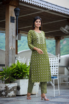 Kaajh Women's Green Printed Kurta Pant Set - Distacart