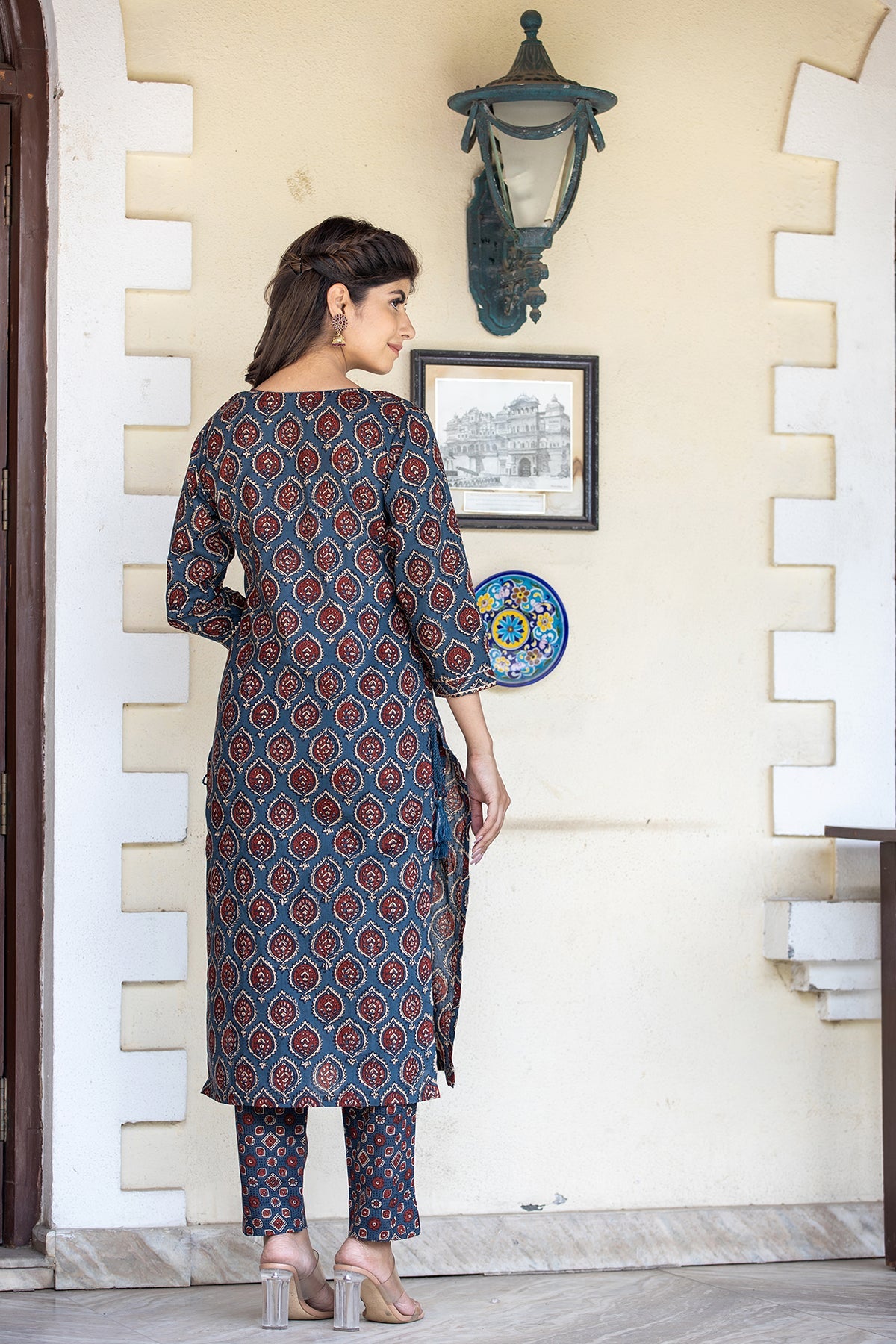 Kaajh Women's Blue Ajrak Print Cotton Kurta Pant Set - Distacart