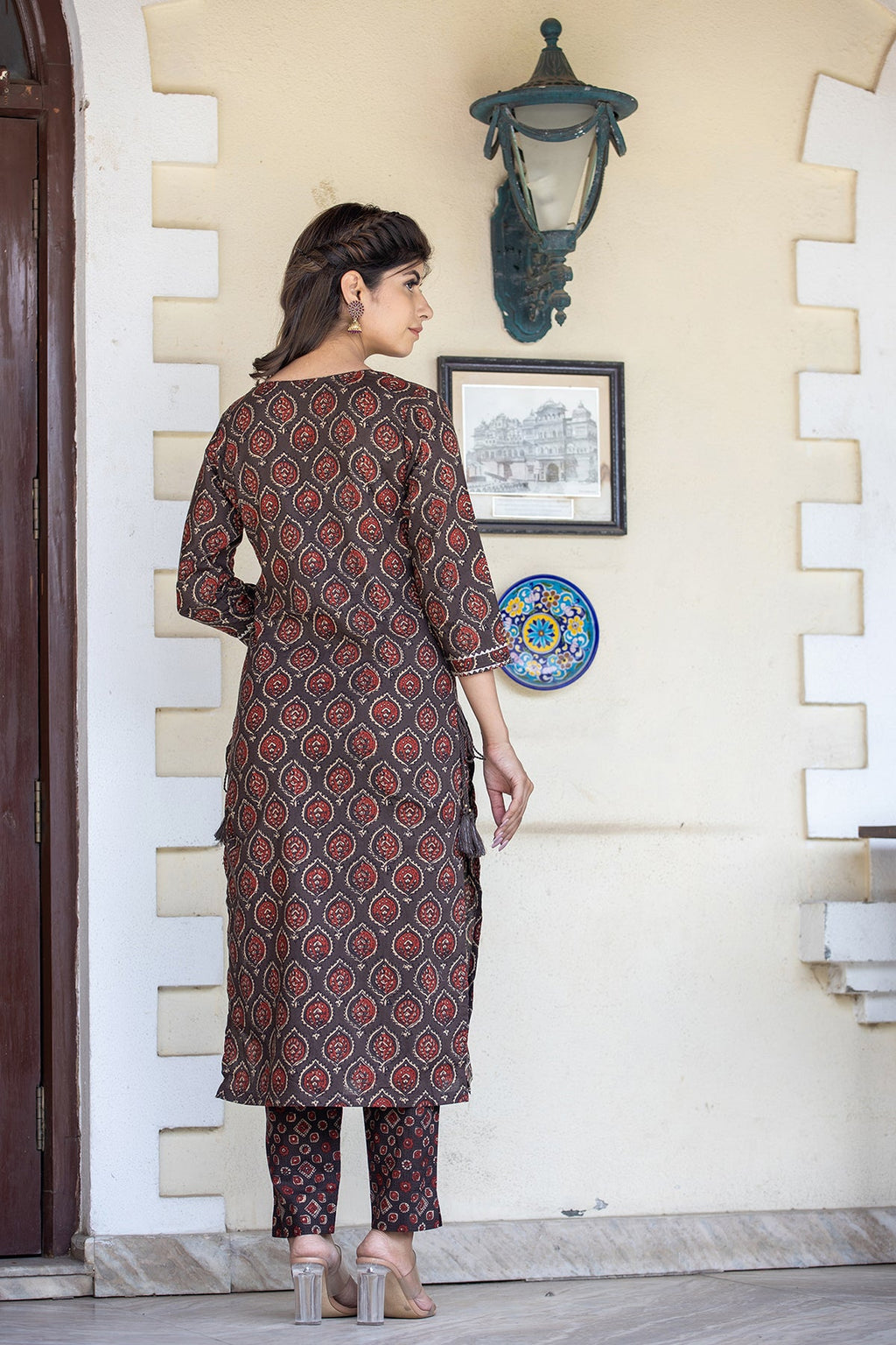 Kaajh Women's Brown Ajrak Print Cotton Kurta Pant Set - Distacart