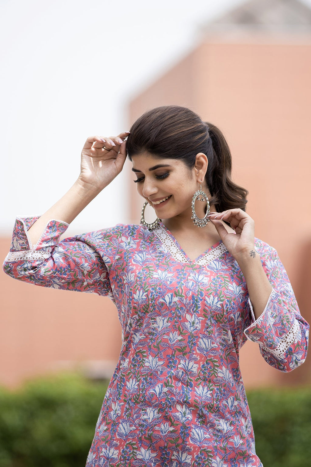 Kaajh Women's Pink Floral Printed Cotton Kurta - Distacart