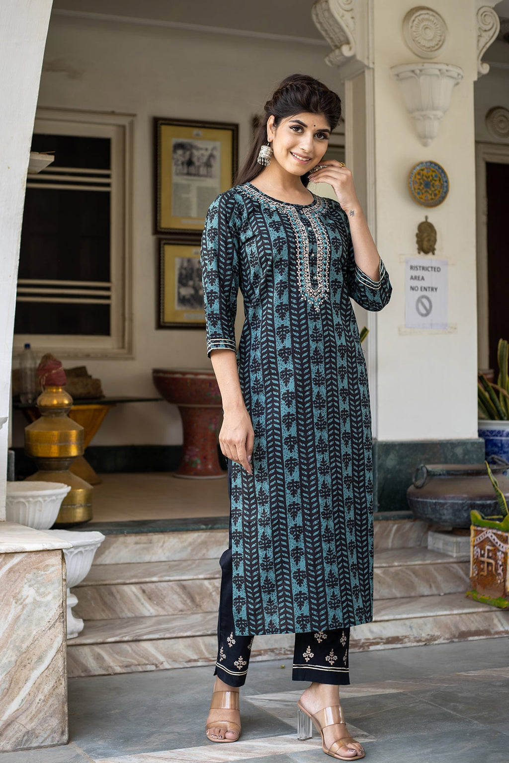 Kaajh Women's Green Embroidered Kurta Pant Set - Distacart
