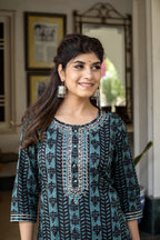 Kaajh Women's Green Embroidered Kurta Pant Set - Distacart