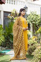Kaajh Women's Yellow Zari Embroidery Kurta Pant Set With Dupatta - Distacart