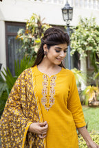 Kaajh Women's Yellow Zari Embroidery Kurta Pant Set With Dupatta - Distacart