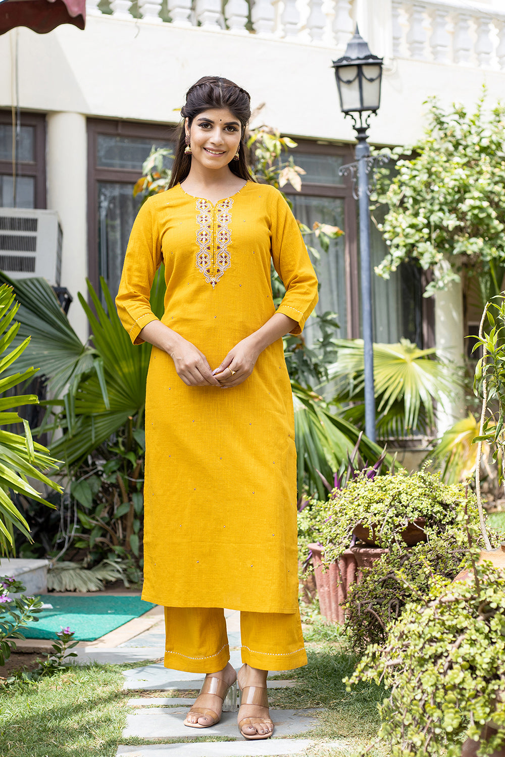 Kaajh Women's Yellow Zari Embroidery Kurta Pant Set With Dupatta - Distacart
