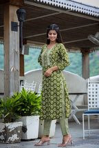 Kaajh Women's Green Floral Printed Kurta Pant Set - Distacart