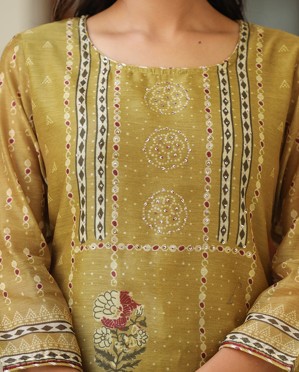 Kaajh Women's Mehndi Green Chanderi Kurta Set With Dupatta And Pant - Distacart