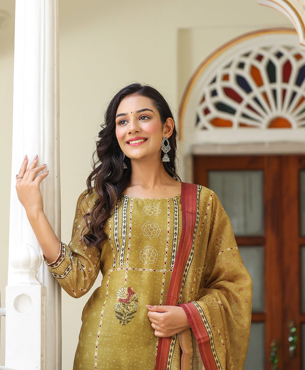 Kaajh Women's Mehndi Green Chanderi Kurta Set With Dupatta And Pant - Distacart