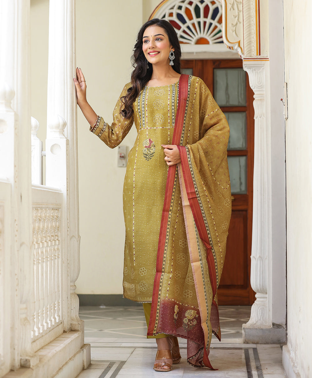 Kaajh Women's Mehndi Green Chanderi Kurta Set With Dupatta And Pant - Distacart