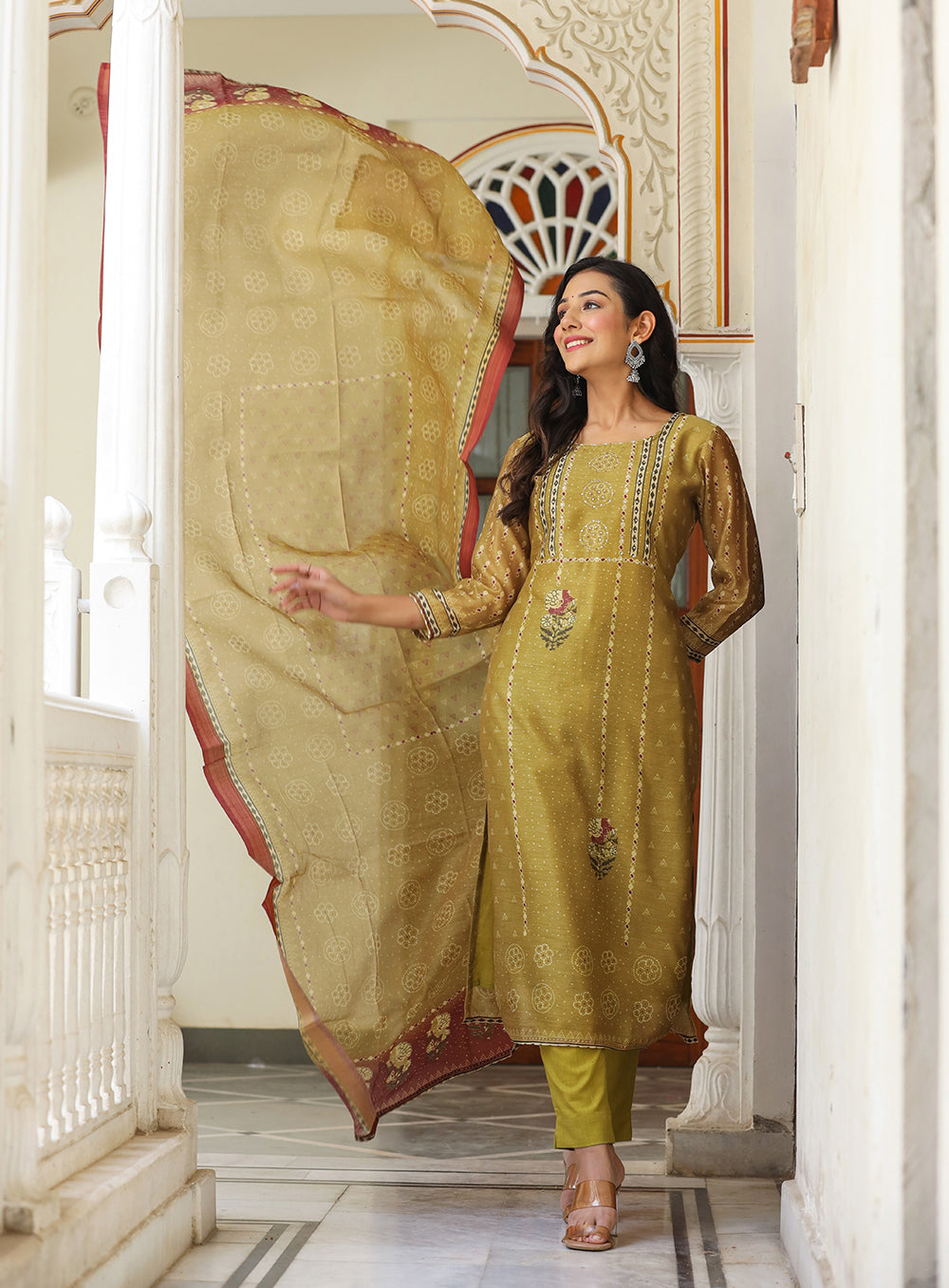 Kaajh Women's Mehndi Green Chanderi Kurta Set With Dupatta And Pant - Distacart