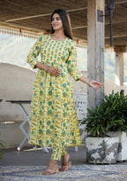Kaajh Women's Yellow Floral Print Side Slit Cotton Kurta Pant Set - Distacart