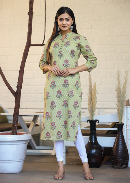 Kaajh Woman's Green Floral Print Cotton Casual Kurta