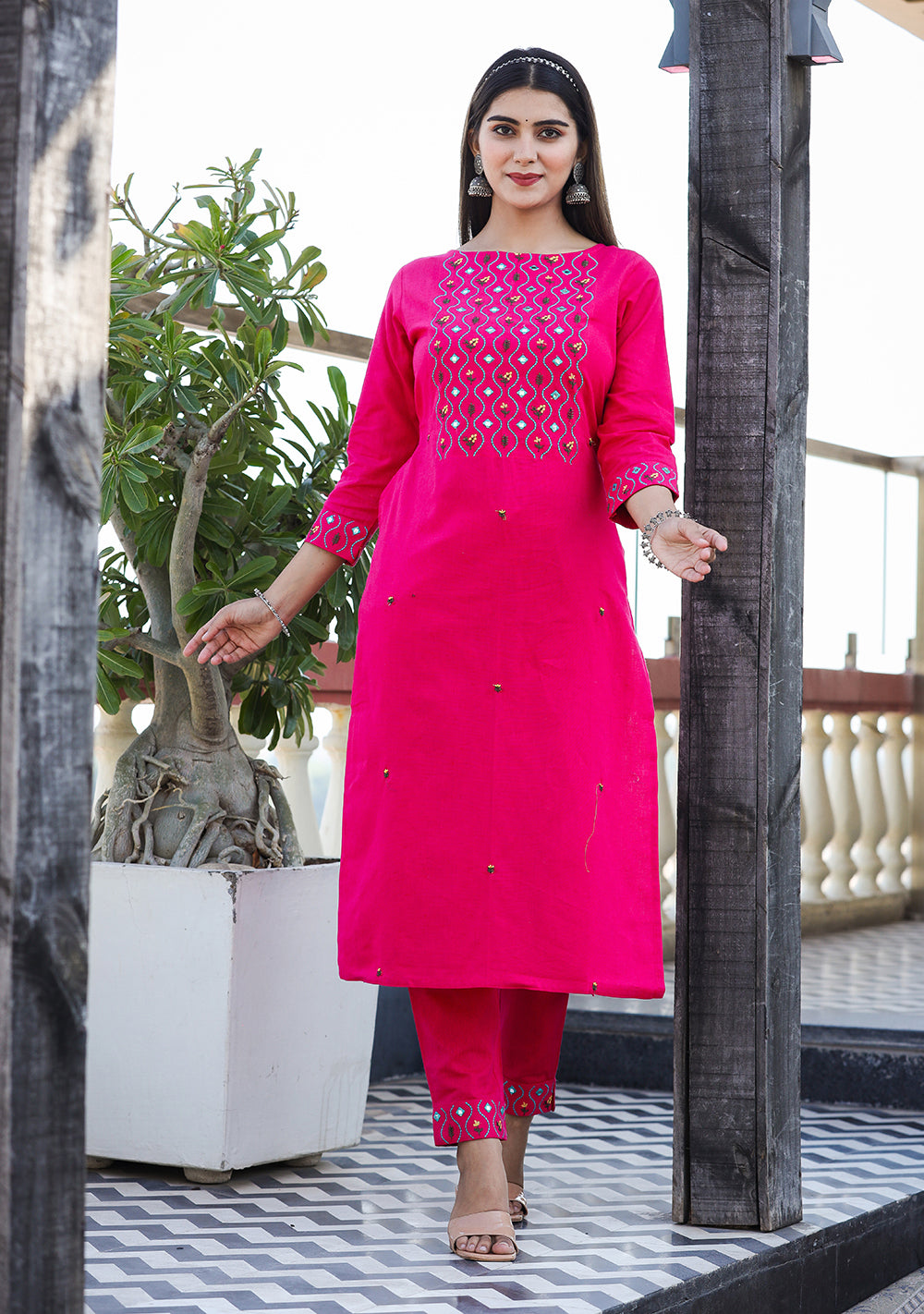 Kaajh Women's Pink Embroidered Cotton Kurta Pant Set - Distacart