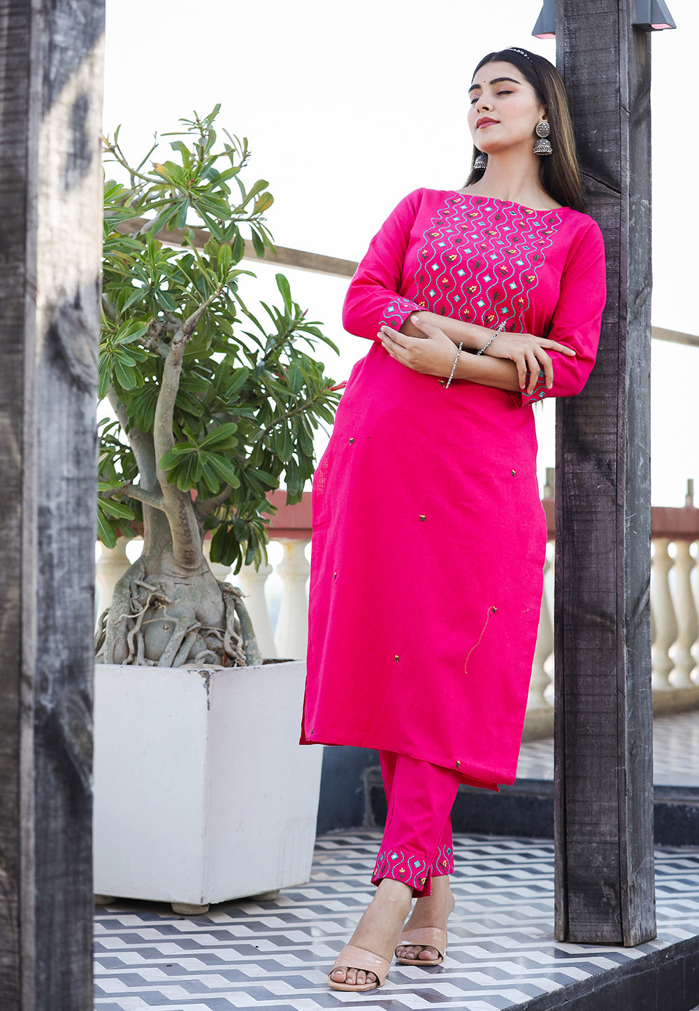 Kaajh Women's Pink Embroidered Cotton Kurta Pant Set - Distacart