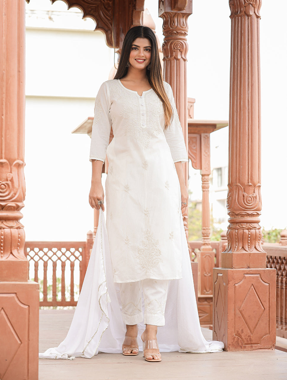 Kaajh Women's Off White Lucknow Chikankari Cotton Kurta Set With Dupatta - Distacart