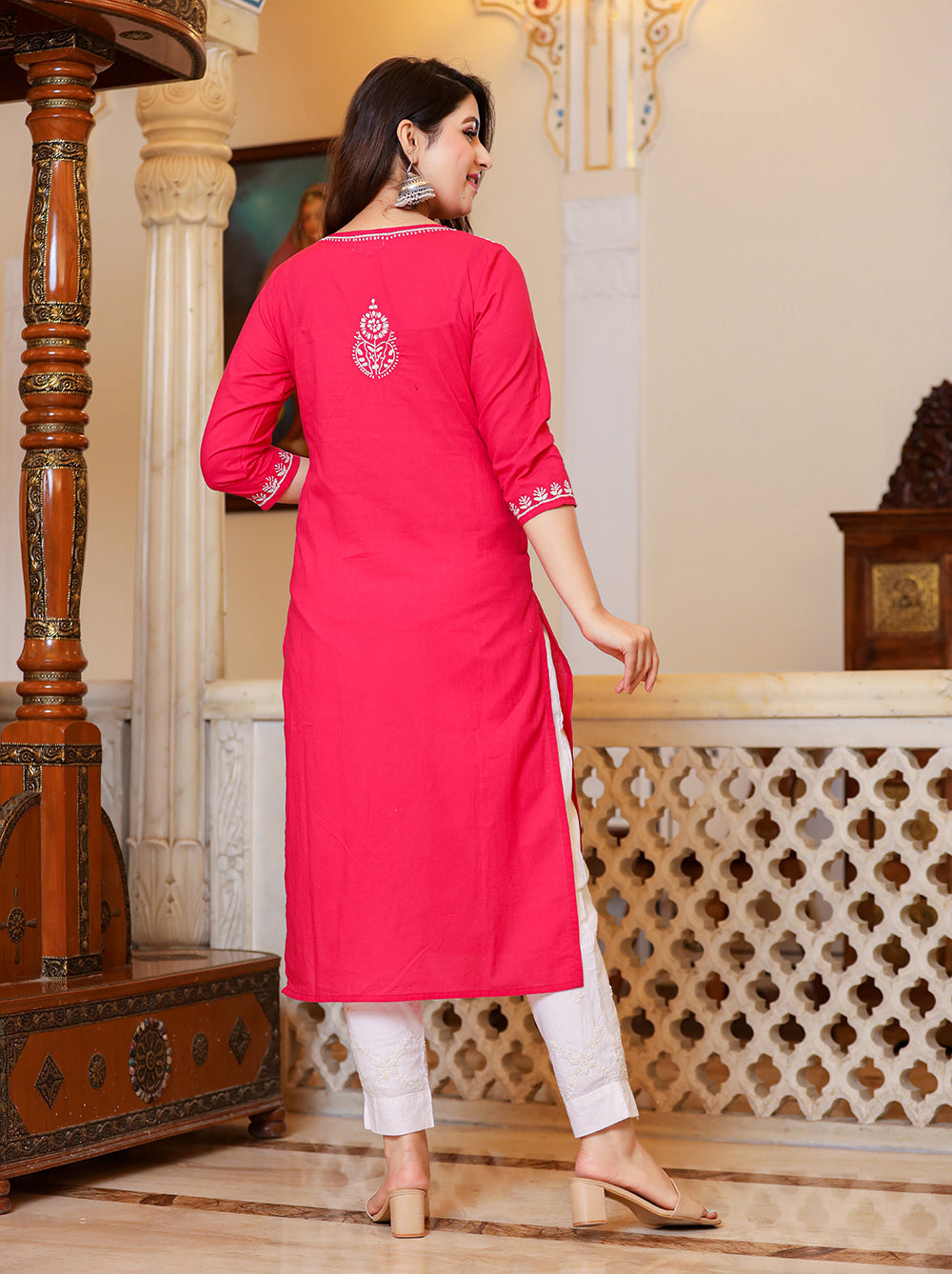 Kaajh Women's Pink Hand Embroidered Lucknow Chikankari Kurta Set With Dupatta - Distacart