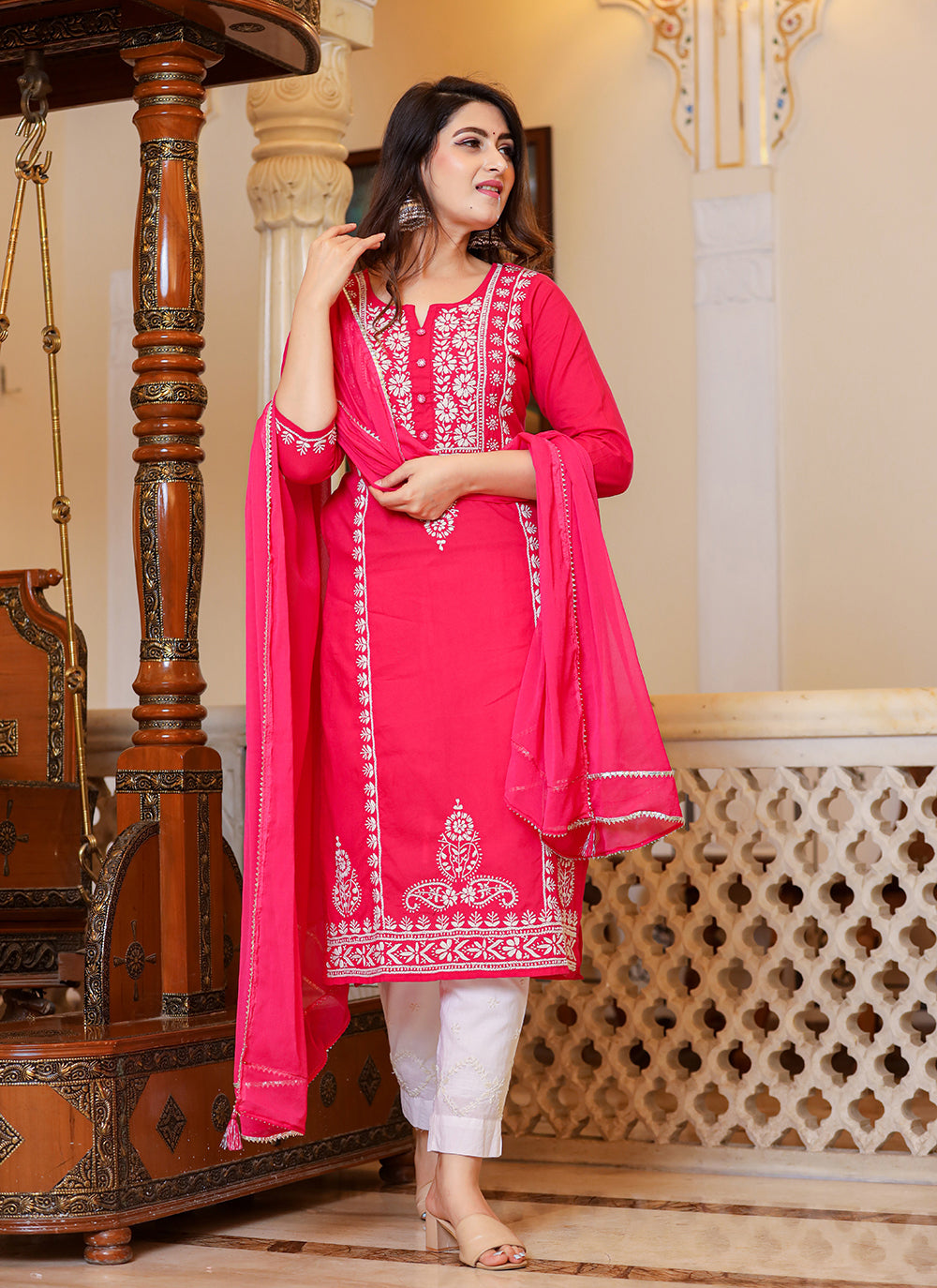 Kaajh Women's Pink Hand Embroidered Lucknow Chikankari Kurta Set With Dupatta - Distacart