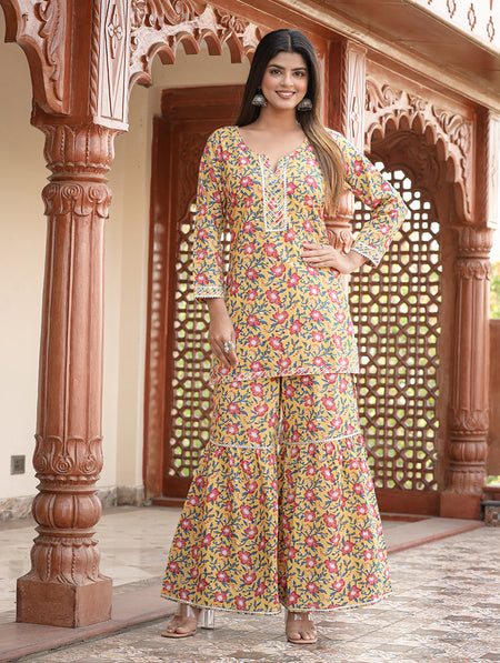 Kaajh Women's Yellow Floral Printed Kurta With Sharara