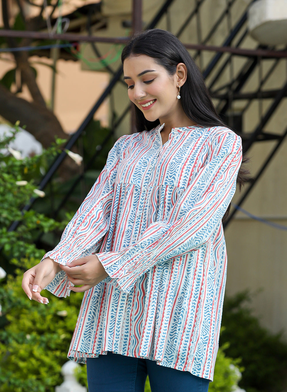Kaajh Women's White Blue Printed Cotton Top