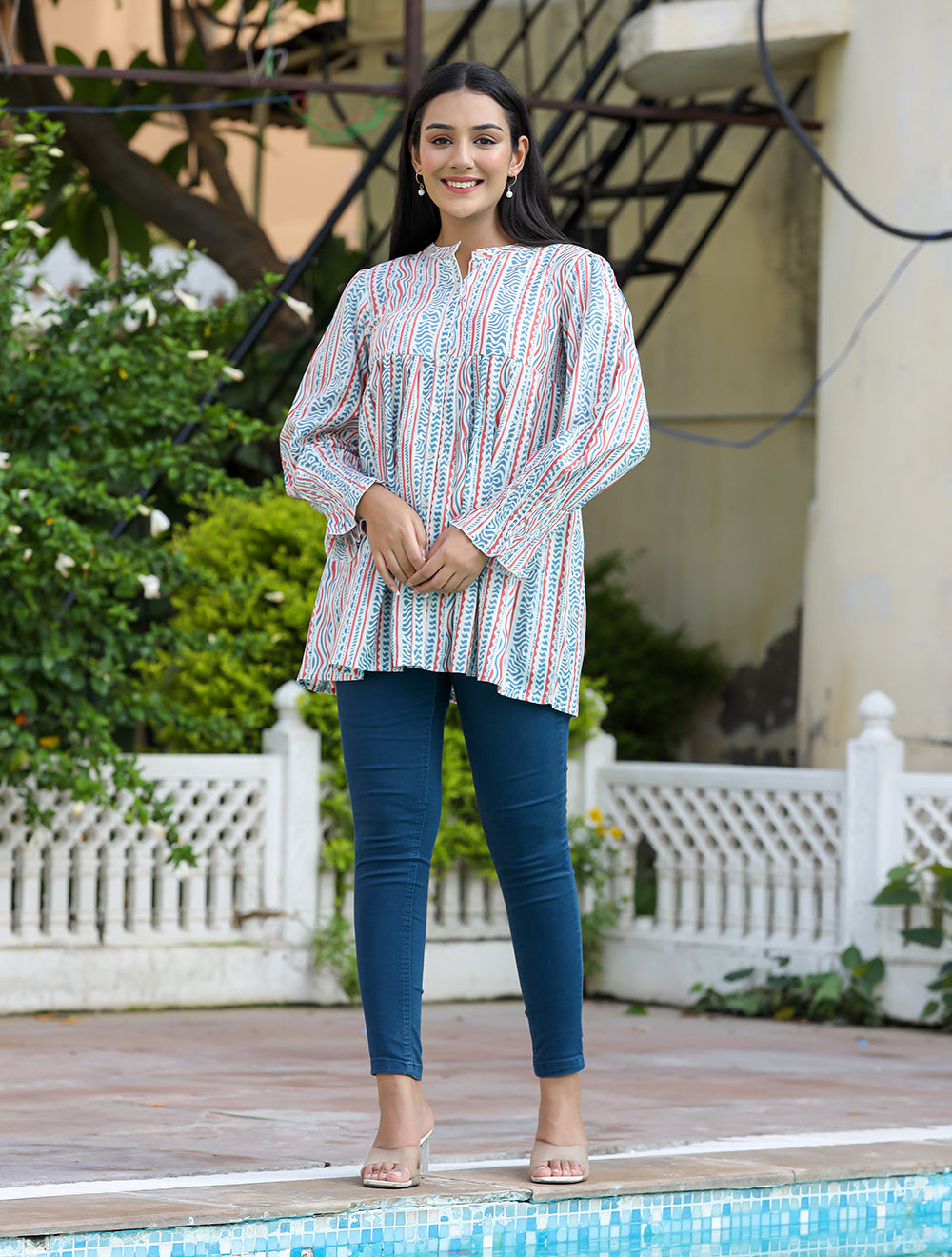 Kaajh Women's White Blue Printed Cotton Top