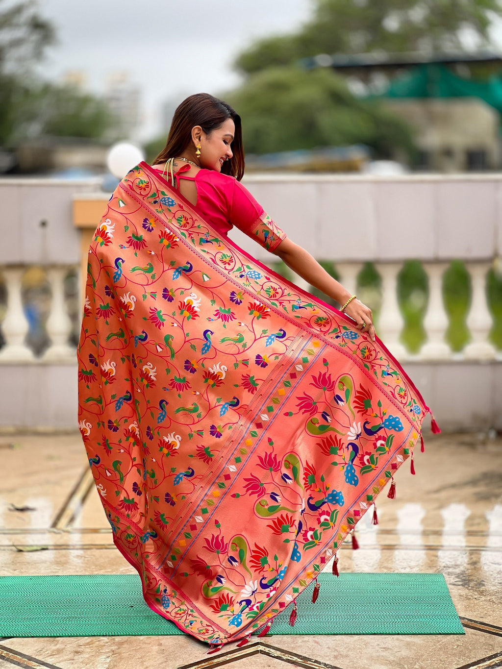 Vedant Vastram Soft Litchi Silk Paithani Jacquard Saree - Pink