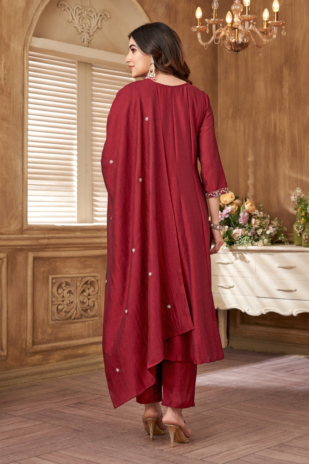 Vedant Vastram Kurta Pant set with Dupatta having Beautiful Embroidered work - Maroon