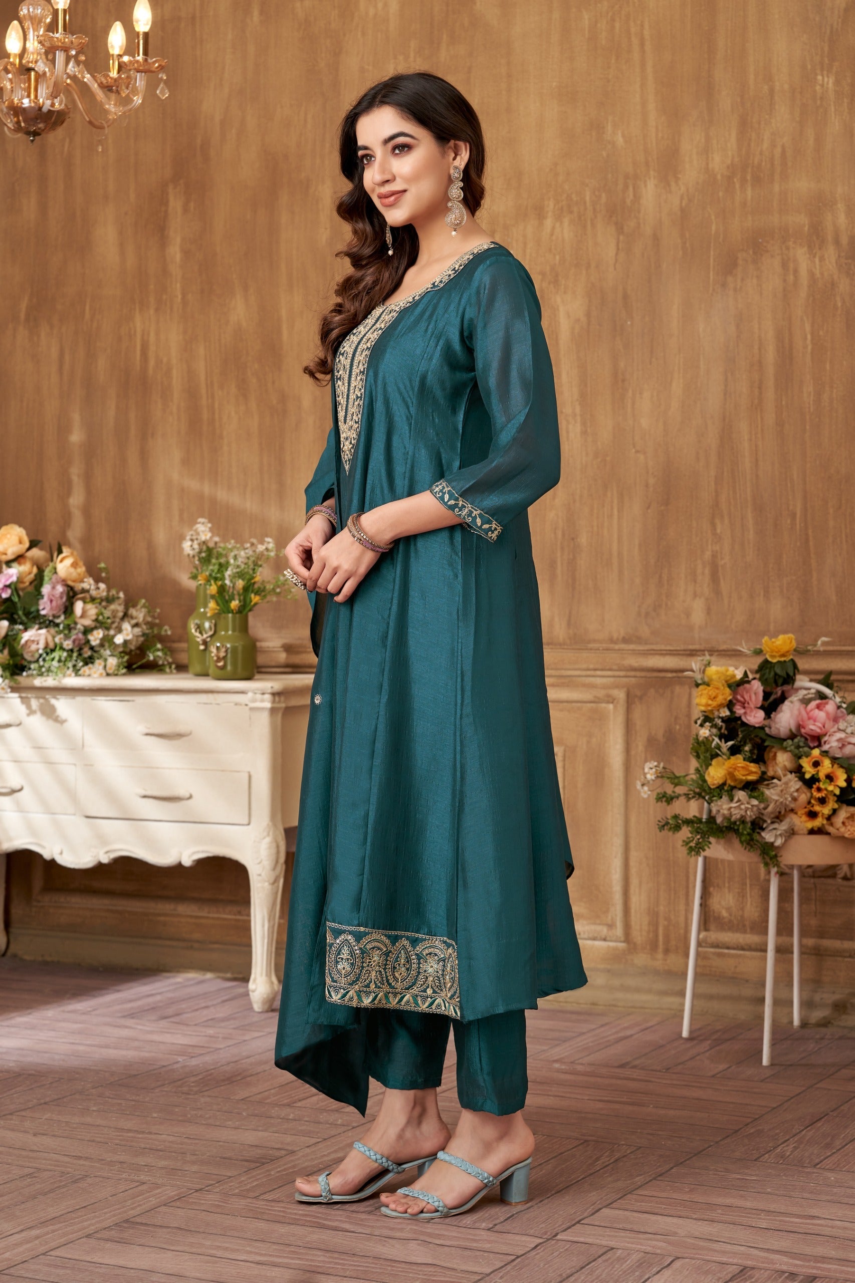 Vedant Vastram Kurta Pant set with Dupatta having Beautiful Embroidered work - Rama